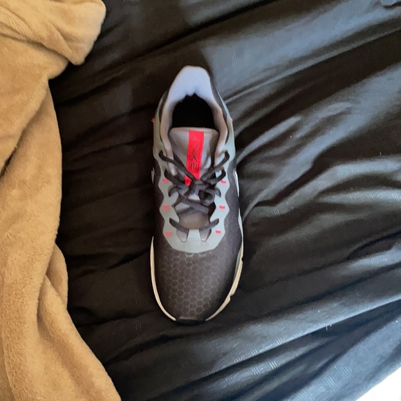 Sneakers - Picture 3 of 6